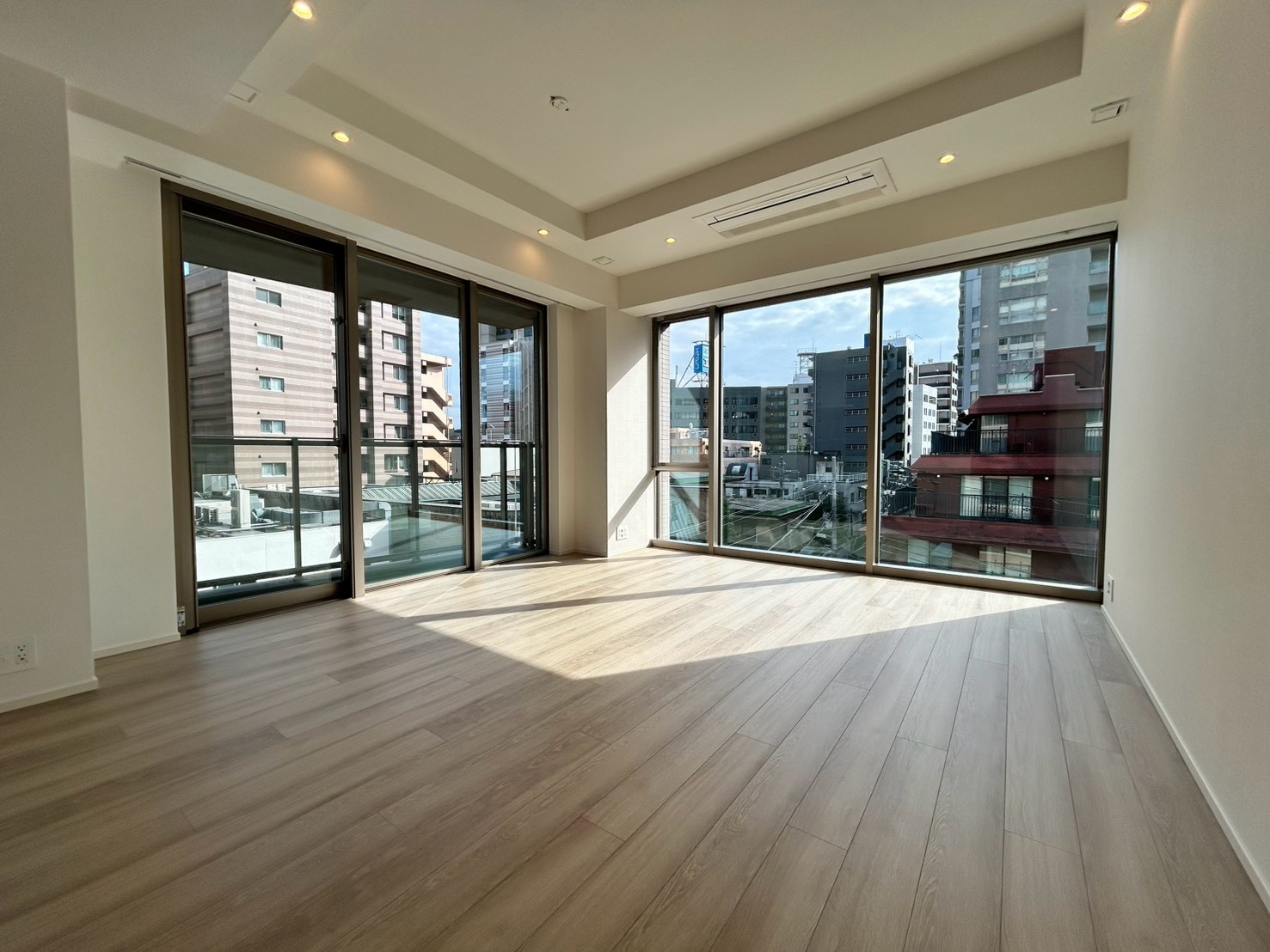 403号室の室内：リビング・ダイニング