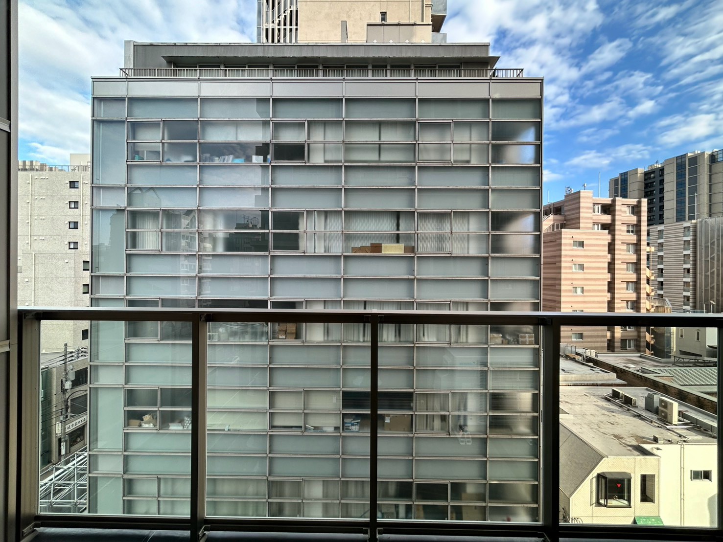 604号室の室内：バルコニーからの眺望