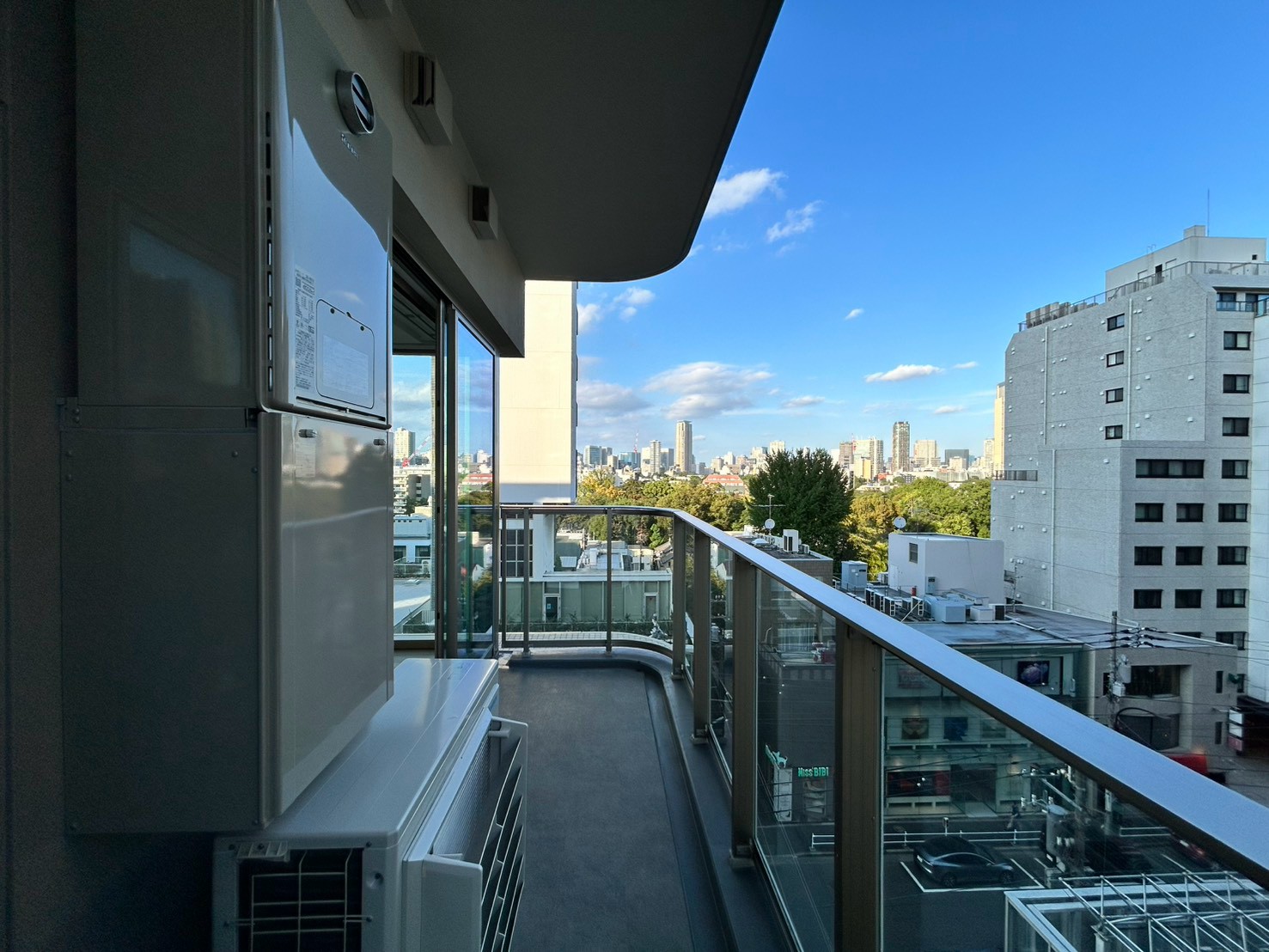 605号室の室内：バルコニーからの眺望